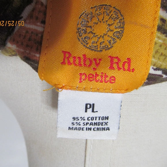 Ruby Rd. 3/4 Sleeve Abstract Design Top Sz PL - Picture 4 of 5
